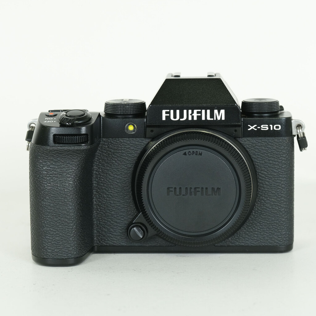 FUJIFILM X-S10