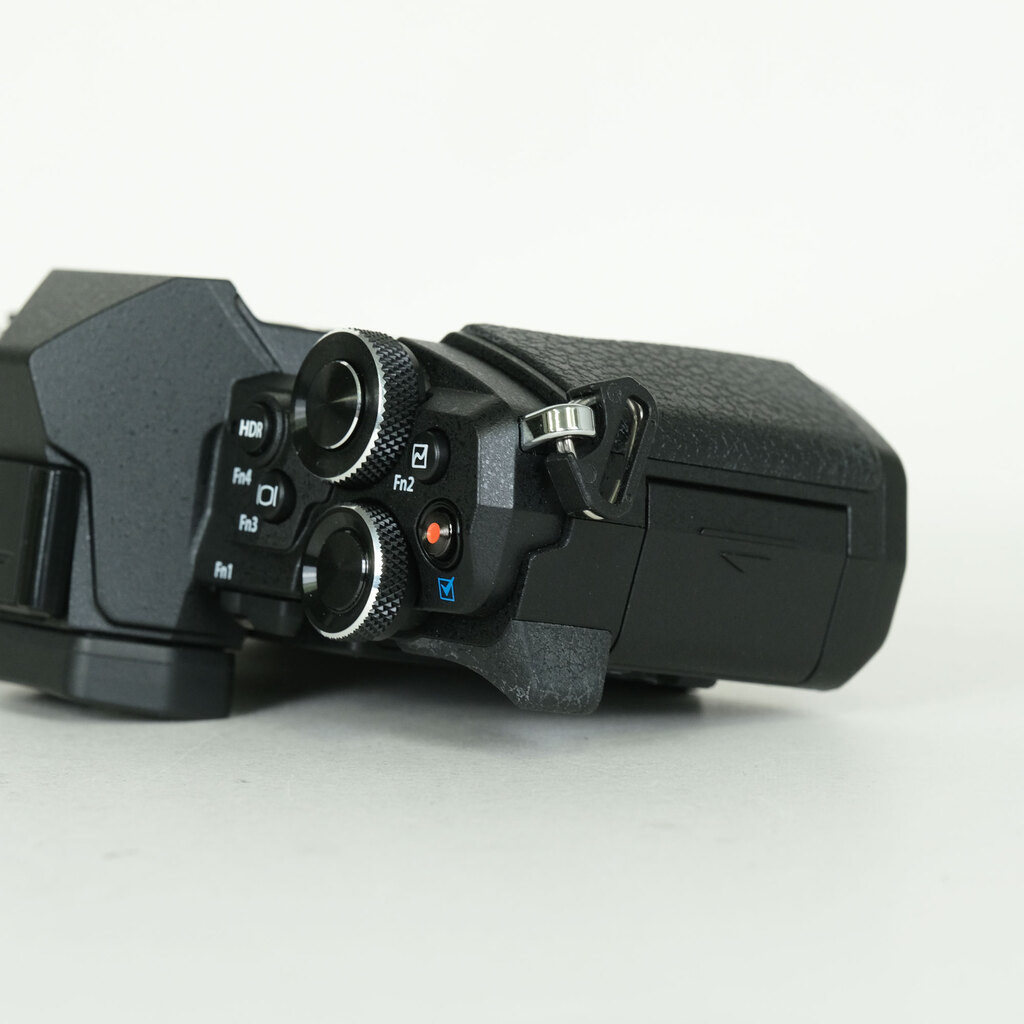 OLYMPUS OM-D E-M5 Mark II