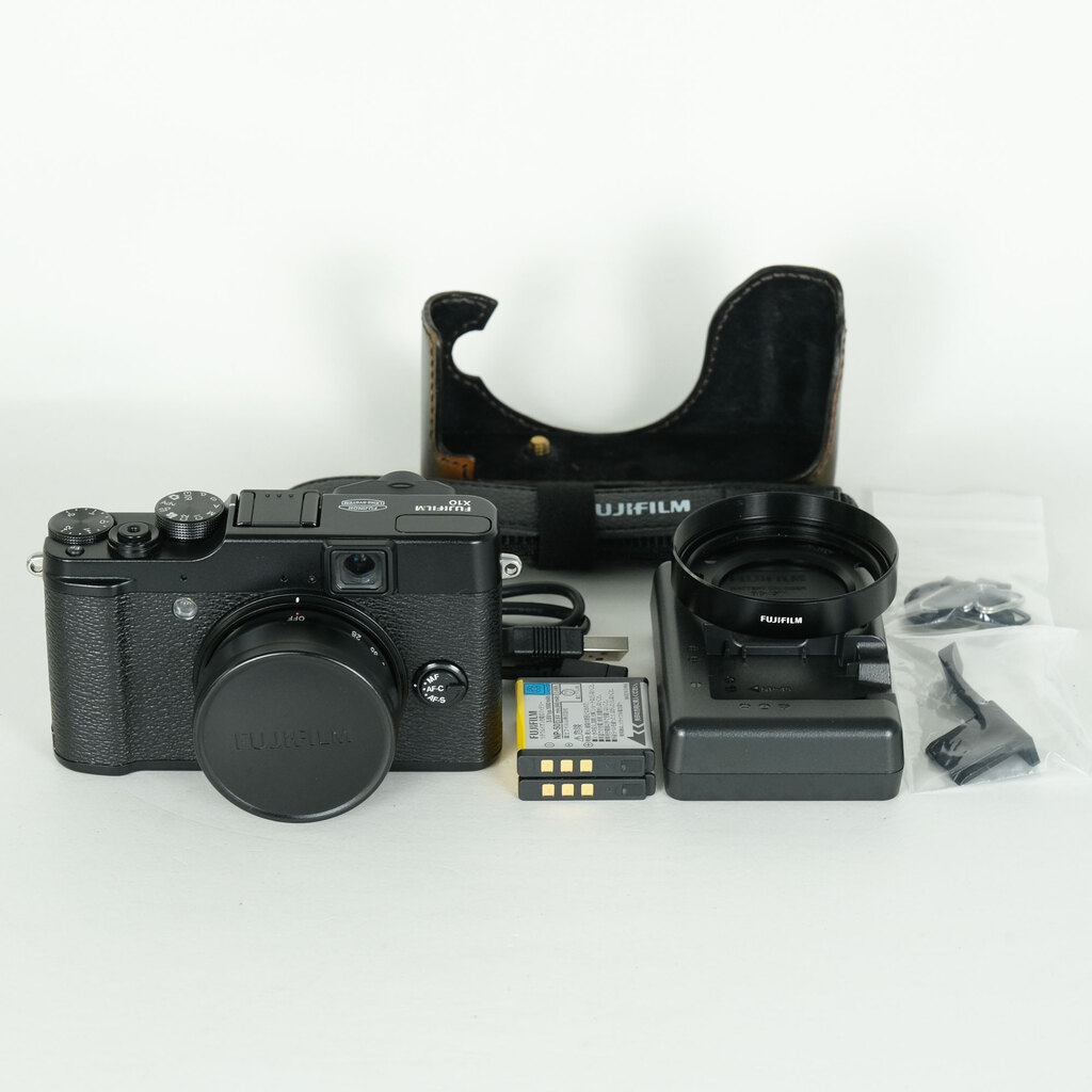 FUJIFILM X10 ブラック 付属品多数 FUJIFILM X10 ブラックの出品 | ONE SCENE（ワンシーン）