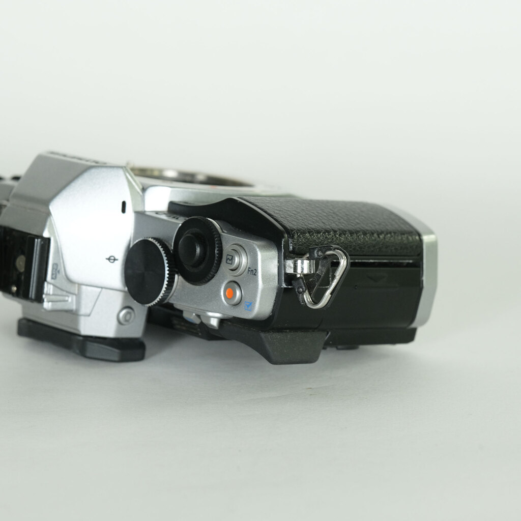 OLYMPUS OM-D E-M5 ボディ シルバー