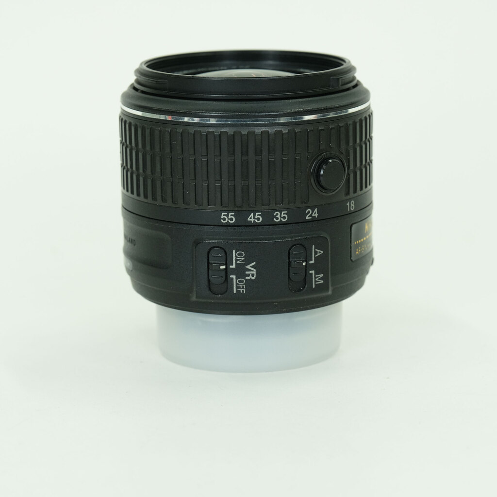 Nikon AF-S DX NIKKOR 18-55mm f3.5-5.6G VR II Nikon AF-S DX NIKKOR 18-55mm f3.5-5.6G VR II