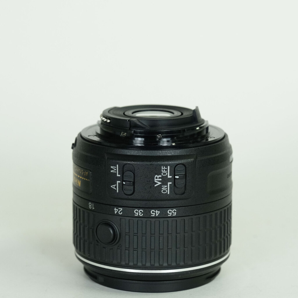 Nikon AF-S DX NIKKOR 18-55mm f3.5-5.6G VR II Nikon AF-S DX NIKKOR 18-55mm f3.5-5.6G VR II