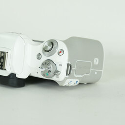 Canon EOS Kiss M2