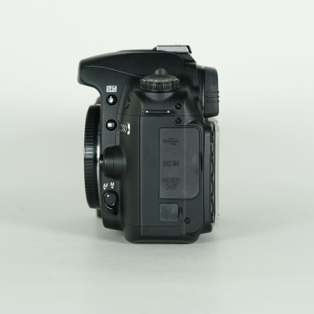Nikon D80 ボディの出品 | ONE SCENE（ワンシーン）