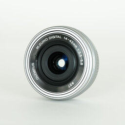 OLYMPUS M.ZUIKO DIGITAL ED 14-42mm F3.5-5.6 EZ シルバー