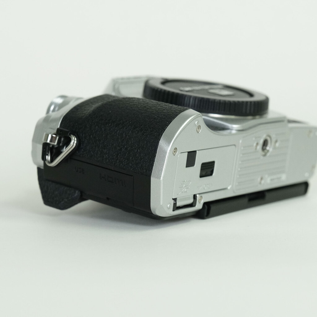 OLYMPUS OM-D E-M10 Mark IV