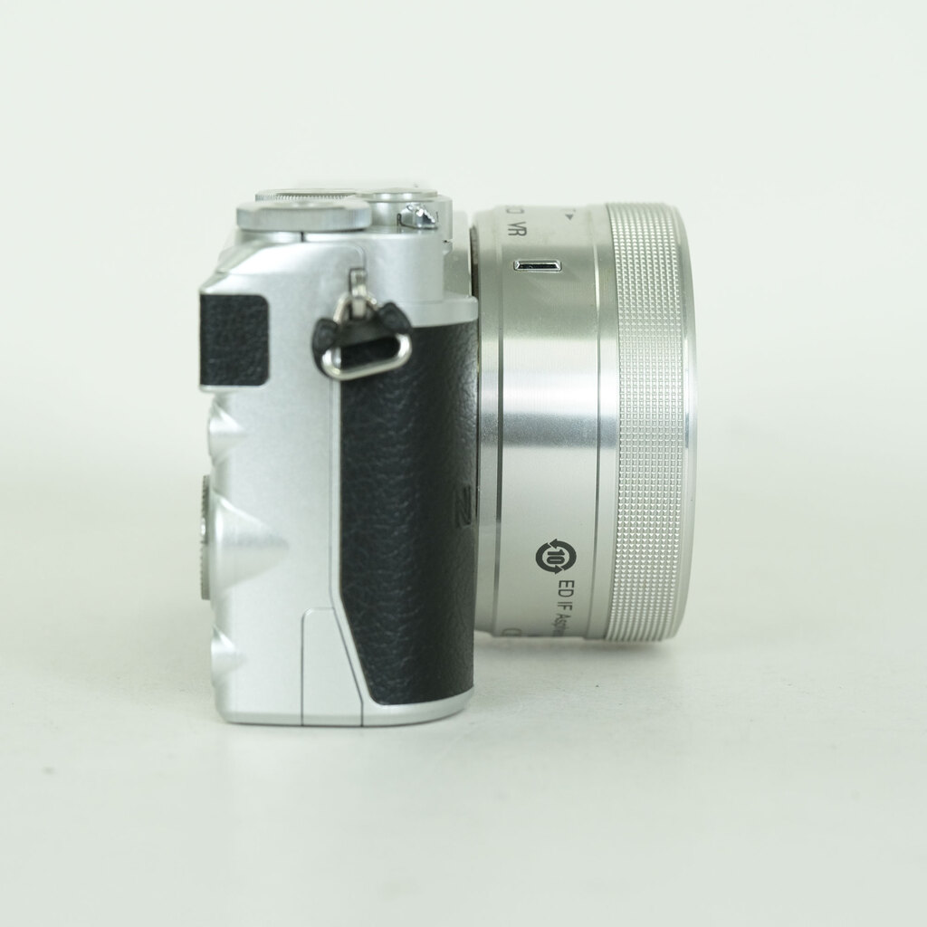 Nikon Nikon1 J5 標準パワーズームレンズキット シルバー Nikon Nikon1 J5 標準パワーズームレンズキット シルバー