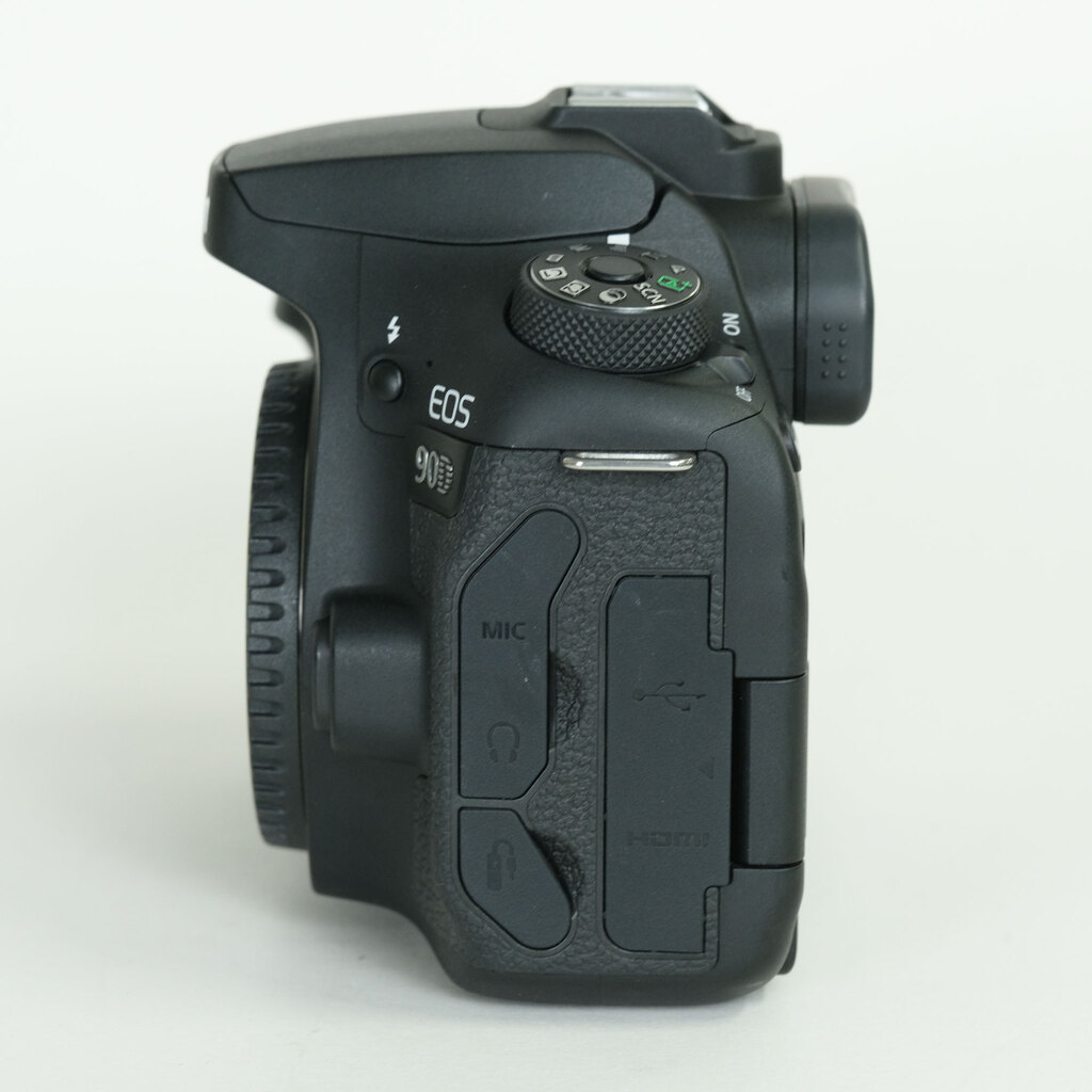 Canon EOS 90D