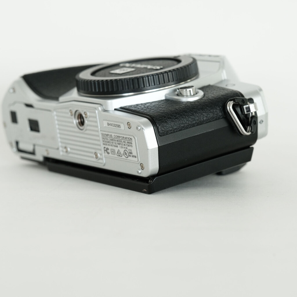 OLYMPUS OM-D E-M10 Mark III