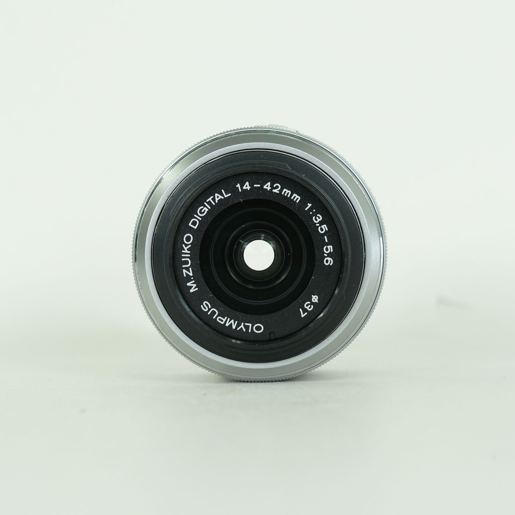 OLYMPUS M.ZUIKO DIGITAL 14-42mm F3.5-5.6IIR シルバー
