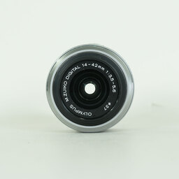 OLYMPUS M.ZUIKO DIGITAL 14-42mm F3.5-5.6IIR シルバー