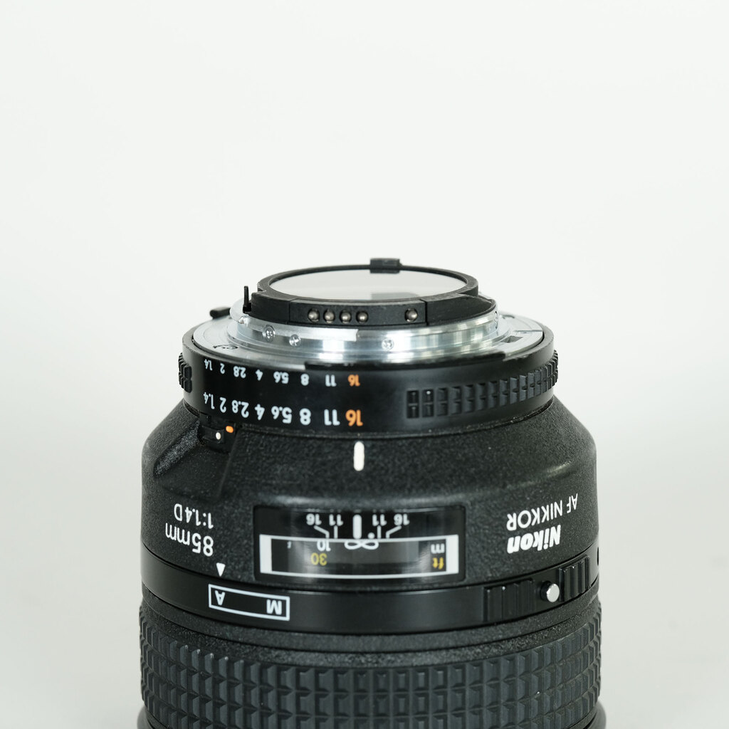 Nikon Ai AF Nikkor 85mm F1.4D IFの出品 | ONE SCENE（ワンシーン）