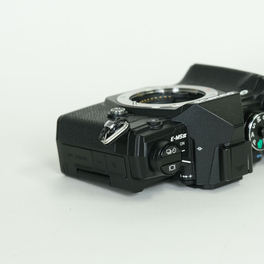 OLYMPUS OM-D E-M5 Mark III