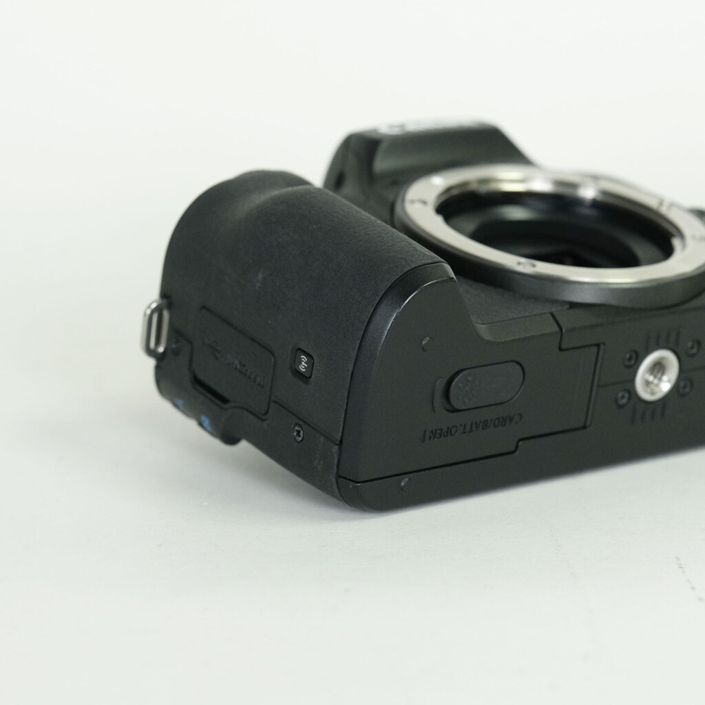 Canon EOS Kiss M Canon EOS Kiss M