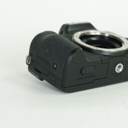 Canon EOS Kiss M Canon EOS Kiss M