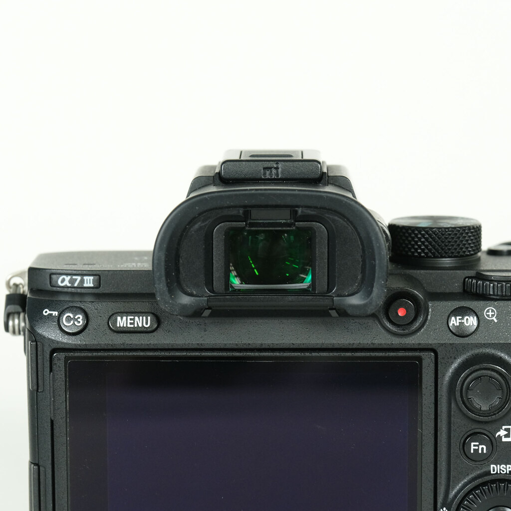 SONY α7 III（ILCE-7M3）の出品 | ONE SCENE（ワンシーン）