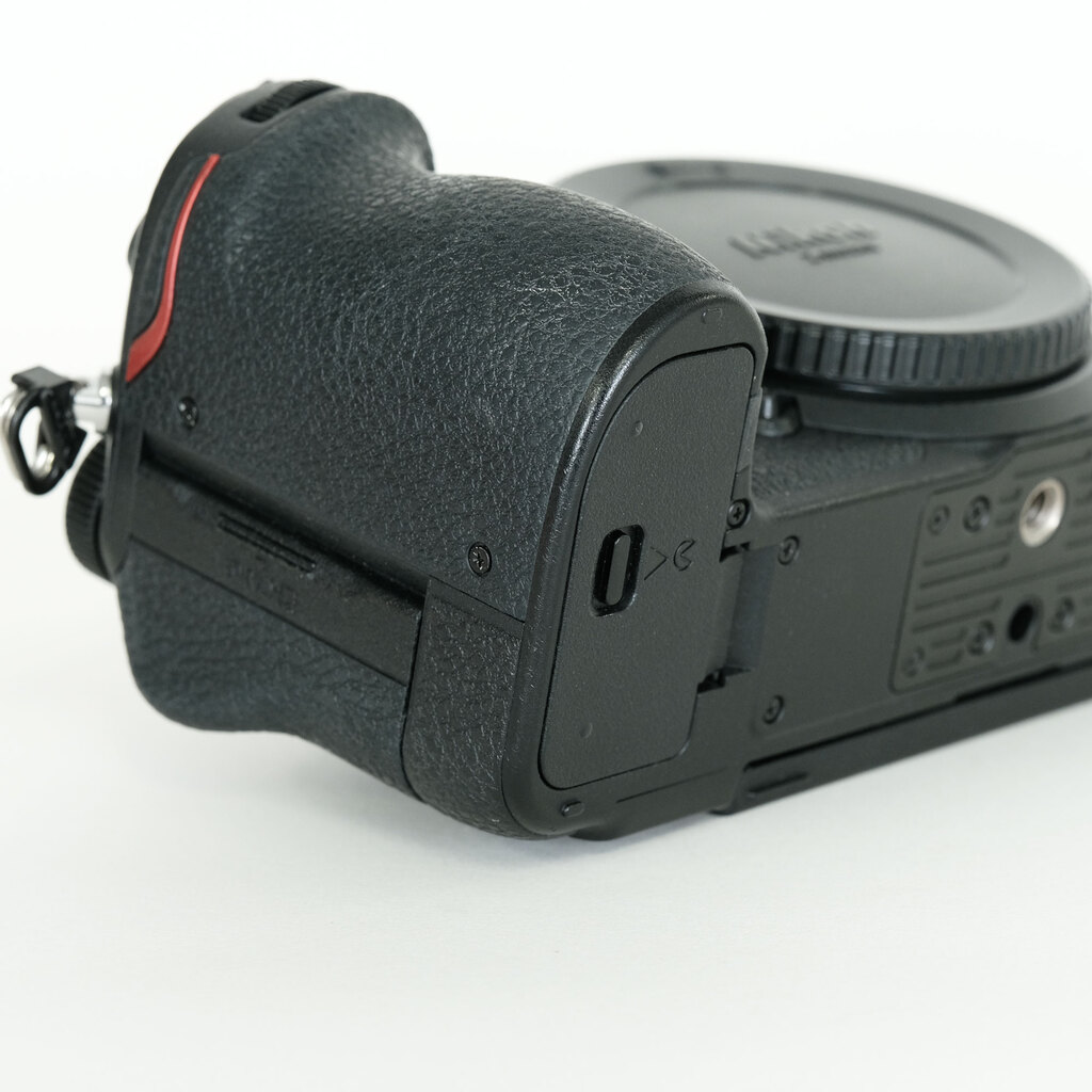 Nikon z5 ボディ　中古　おまけ付き Nikon Z5 ボディ 中古 C2120148440068｜中古通販フジヤカメラ