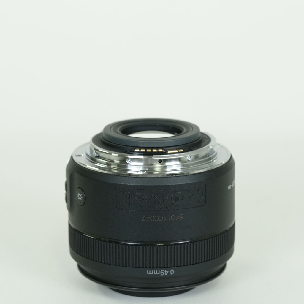 Canon EF-S35mm F2.8 マクロ IS STM