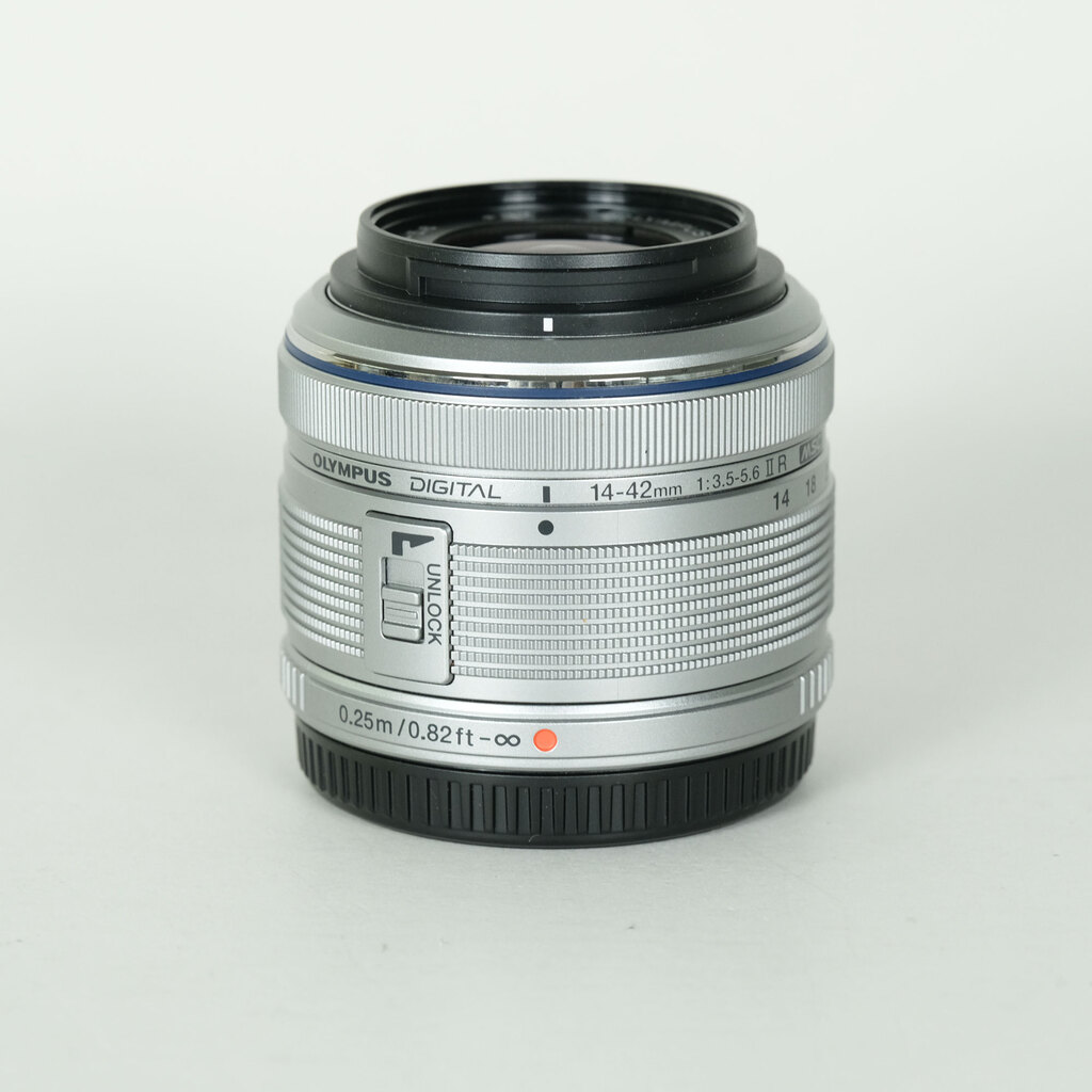 M.ZUIKO DIGITAL 14-42mm F3.5-5.6 II R [シルバー] 中古価格比較