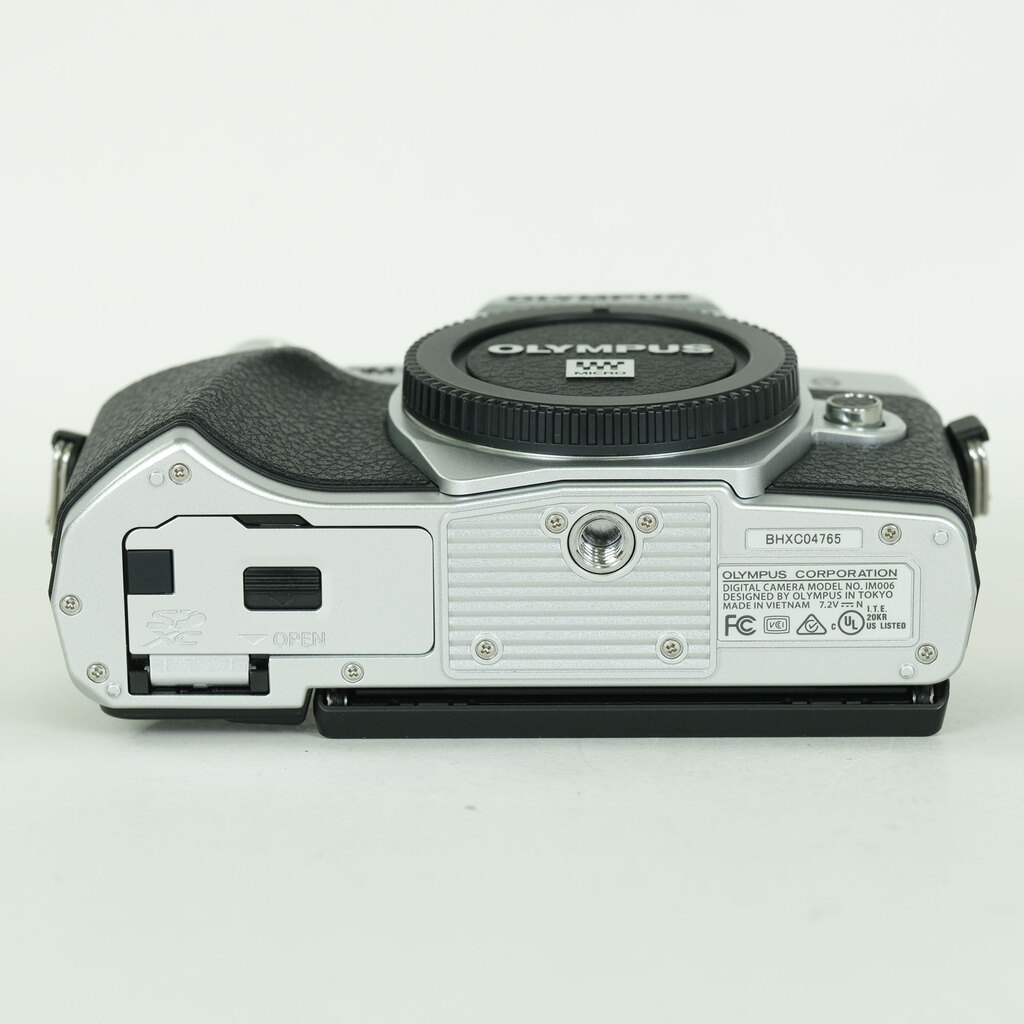 OLYMPUS OM-D E-M10 Mark III