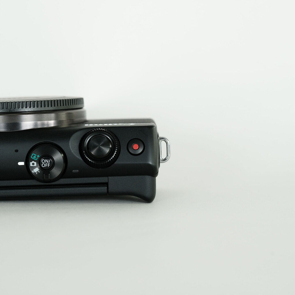 Canon EOS M100 Canon EOS M100