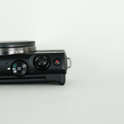 Canon EOS M100 Canon EOS M100