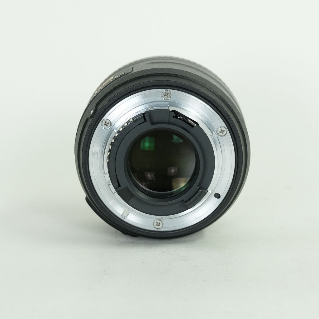 Nikon AF-S DX NIKKOR 35mm f/1.8G Nikon AF-S DX NIKKOR 35mm f/1.8G