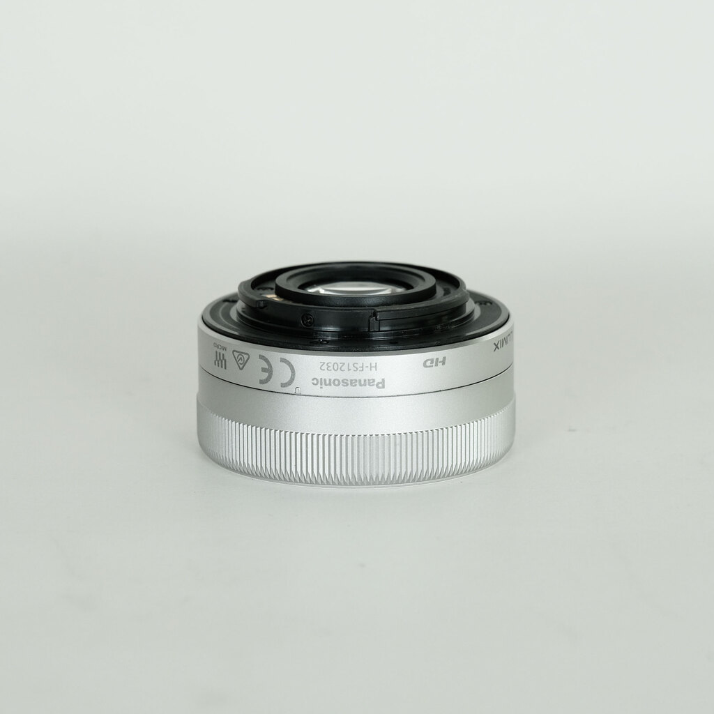 Panasonic LUMIX G VARIO 12-32mm / F3.5-5.6 ASPH. / MEGA O.I.S.
