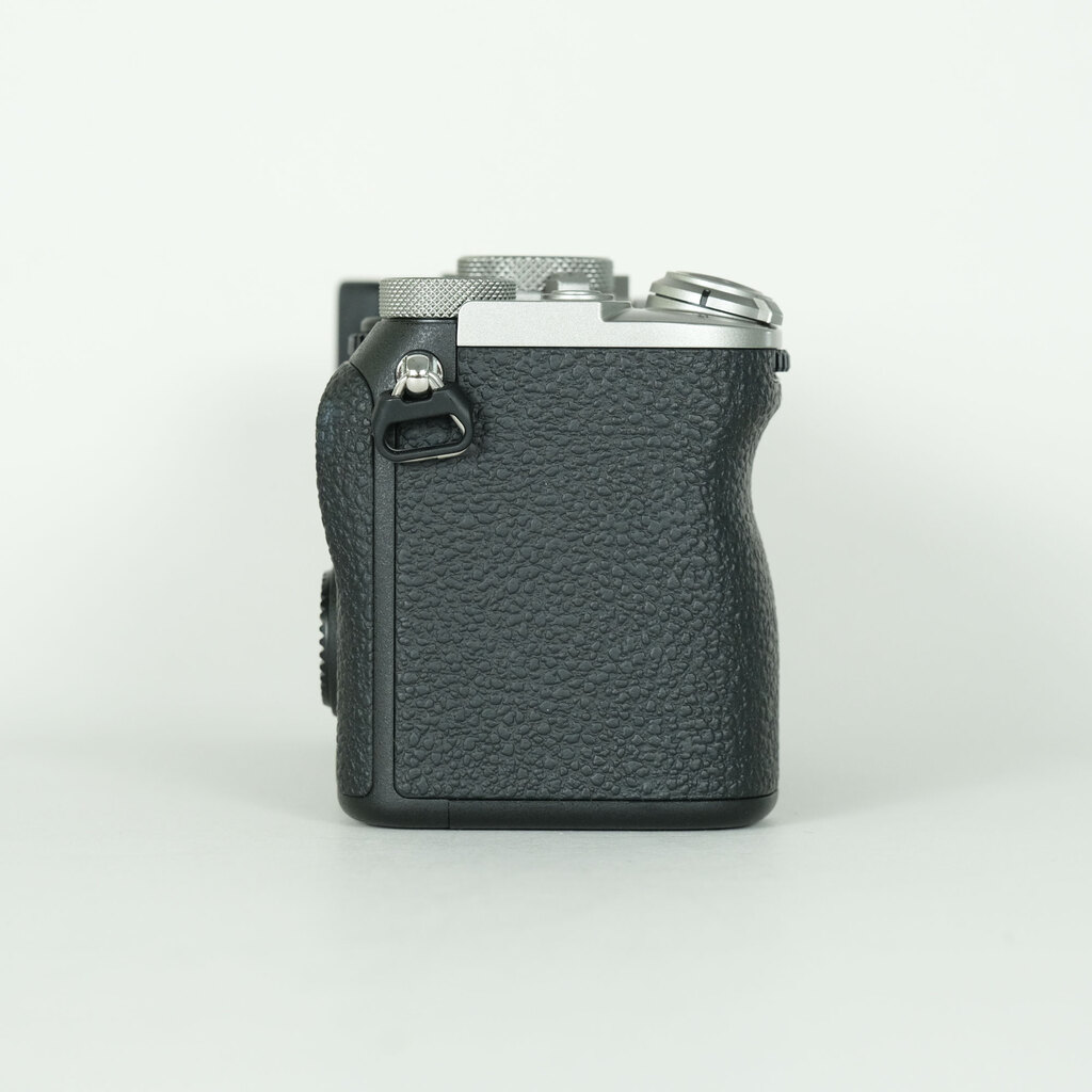 SONY α7C II（ILCE-7CM2）の出品 | ONE SCENE（ワンシーン）
