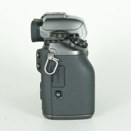 Canon EOS M5