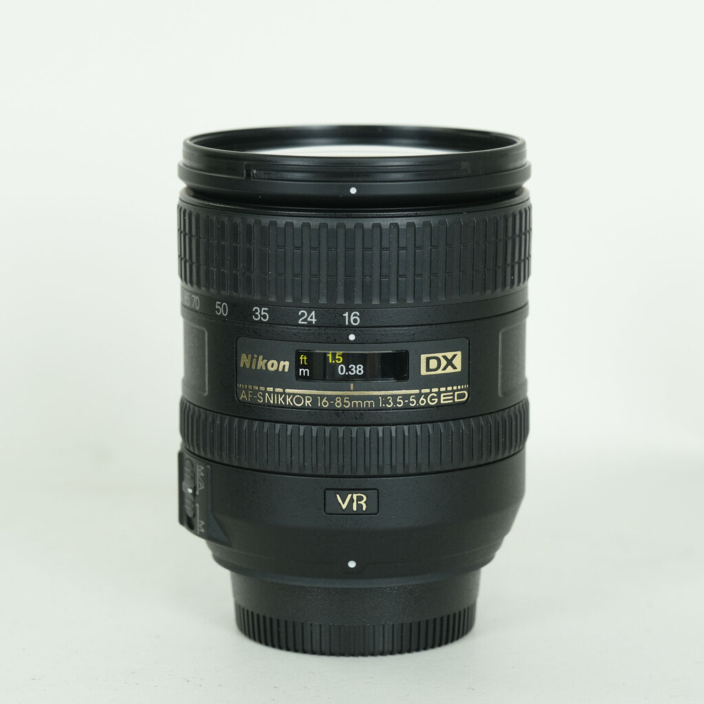 Nikon AF-S DX NIKKOR 16-85mm F3.5-5.6G ED VR Nikon AF-S DX NIKKOR 16-85mm F3.5-5.6G ED VR