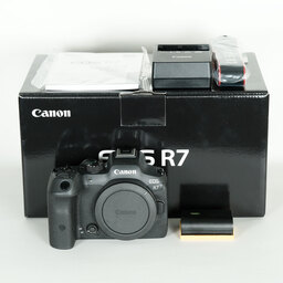 Canon EOS R7