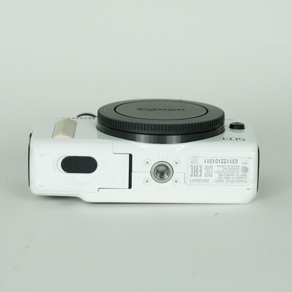 Canon EOS M2 ボディ ホワイトの出品 | ONE SCENE（ワンシーン）