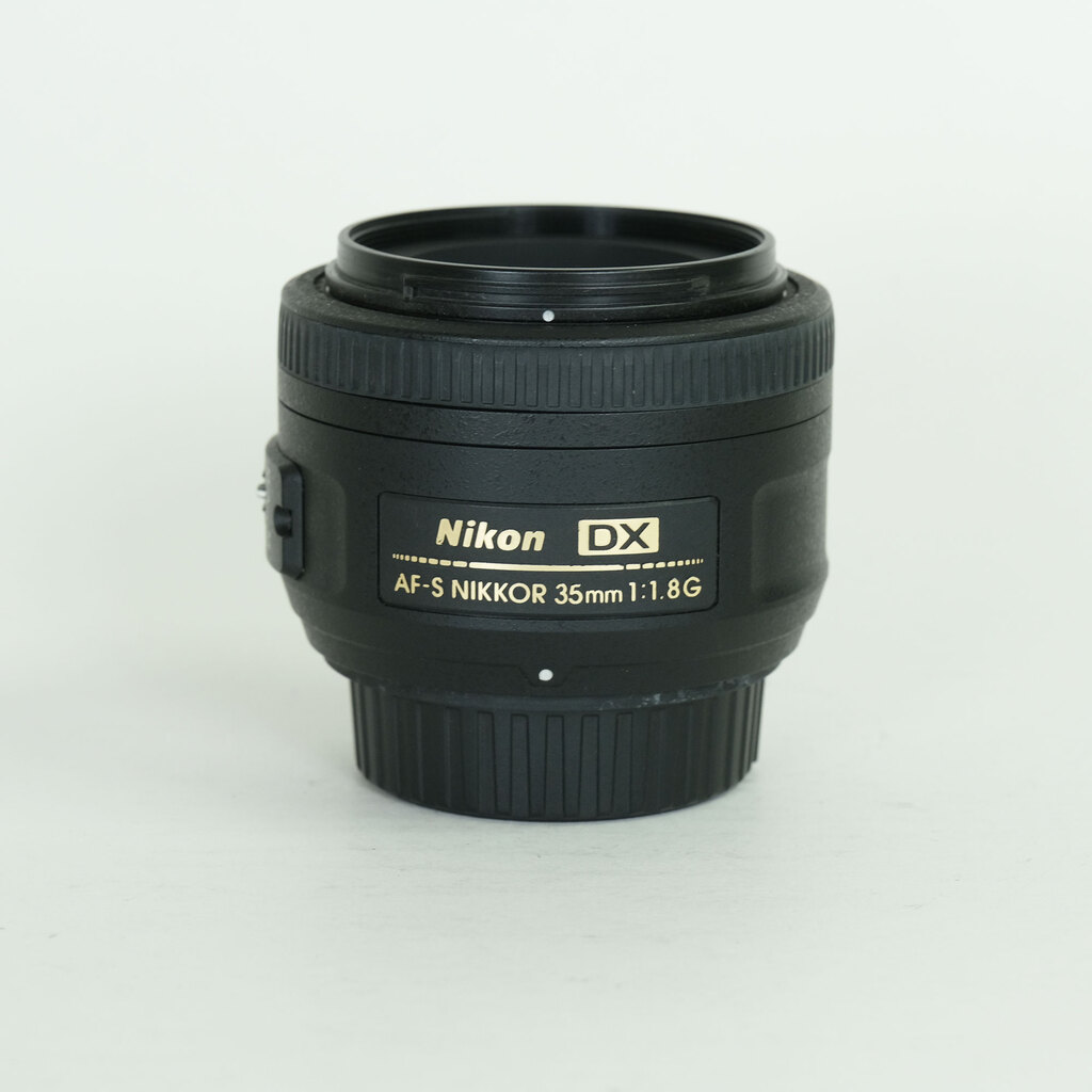 Nikon AF-S DX NIKKOR 35mm f/1.8G Nikon AF-S DX NIKKOR 35mm f/1.8G