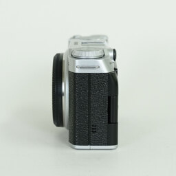 FUJIFILM X-M5