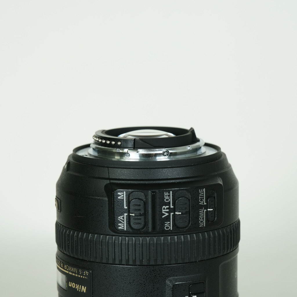 Nikon AF-S DX NIKKOR 18-200mm F3.5-5.6G ED VR II