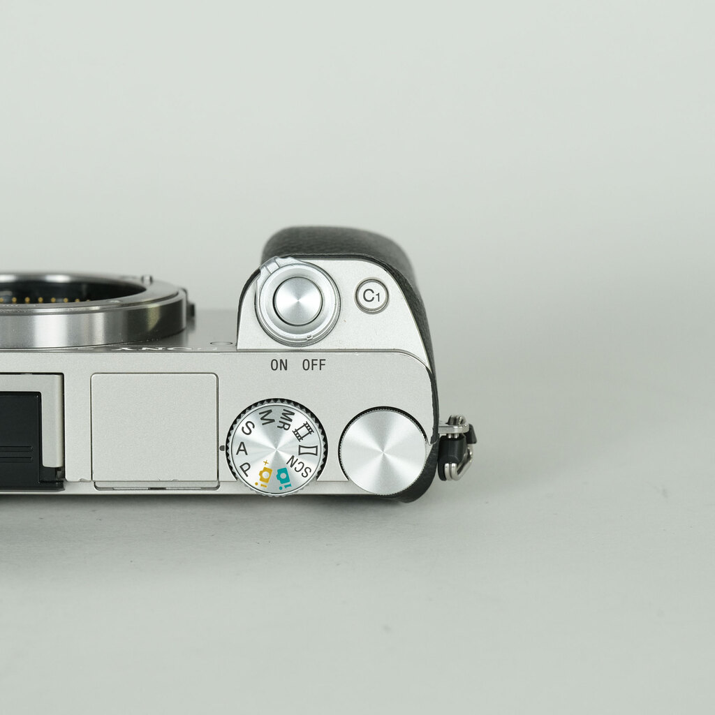 SONY α6000(ILCE-6000) SONY α6000(ILCE-6000)