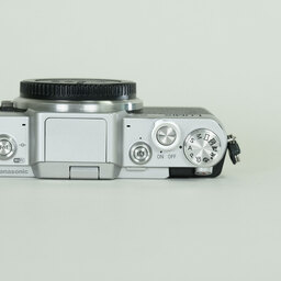 Panasonic LUMIX DMC-GF7 ボディ シルバー