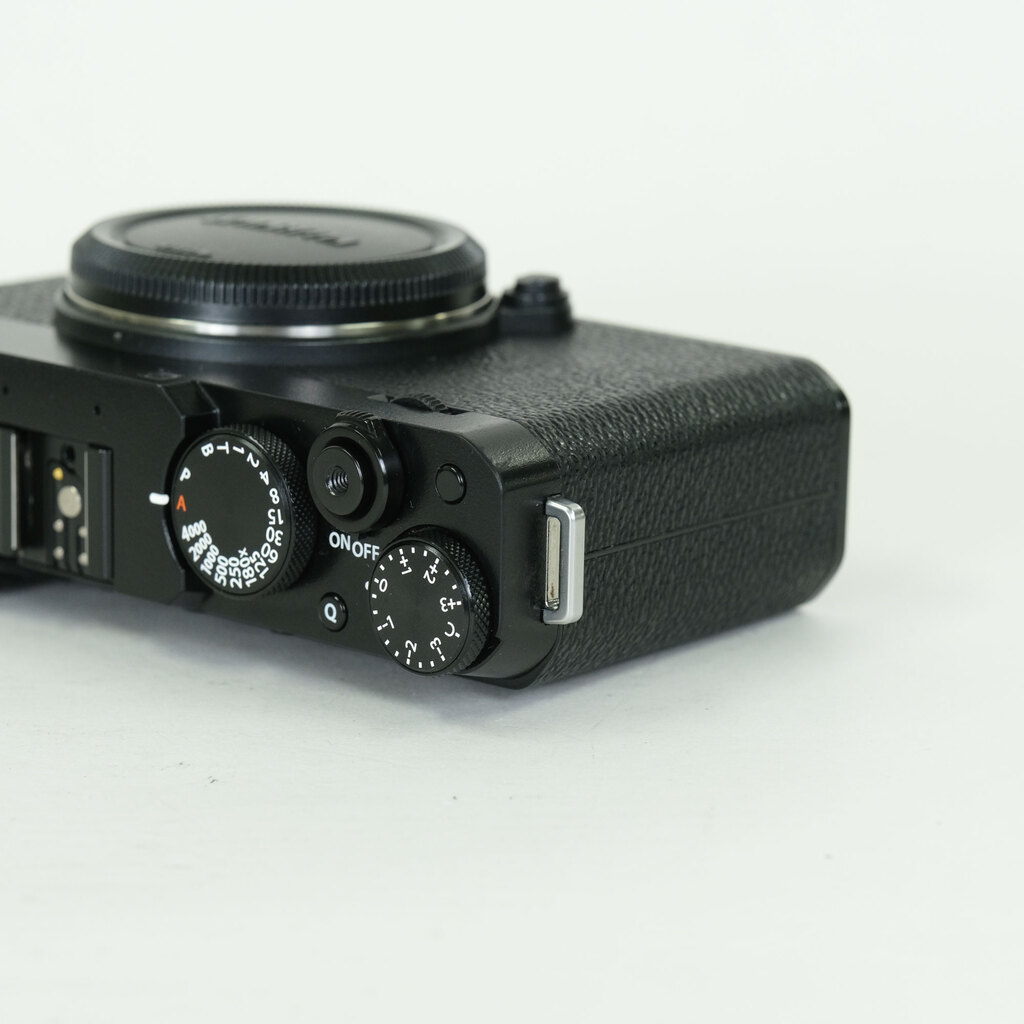 FUJIFILM X-E4