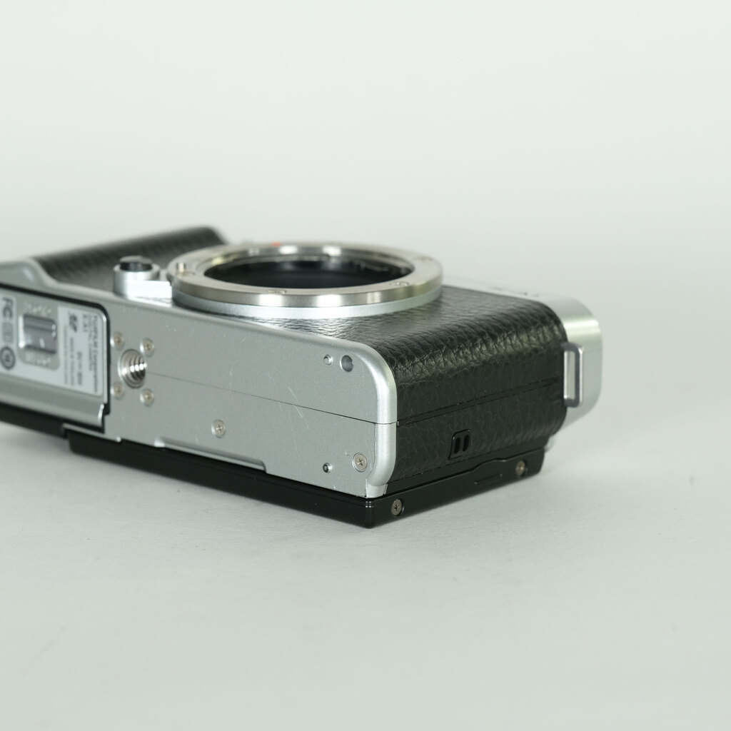 FUJIFILM X-A1 ボディ シルバー