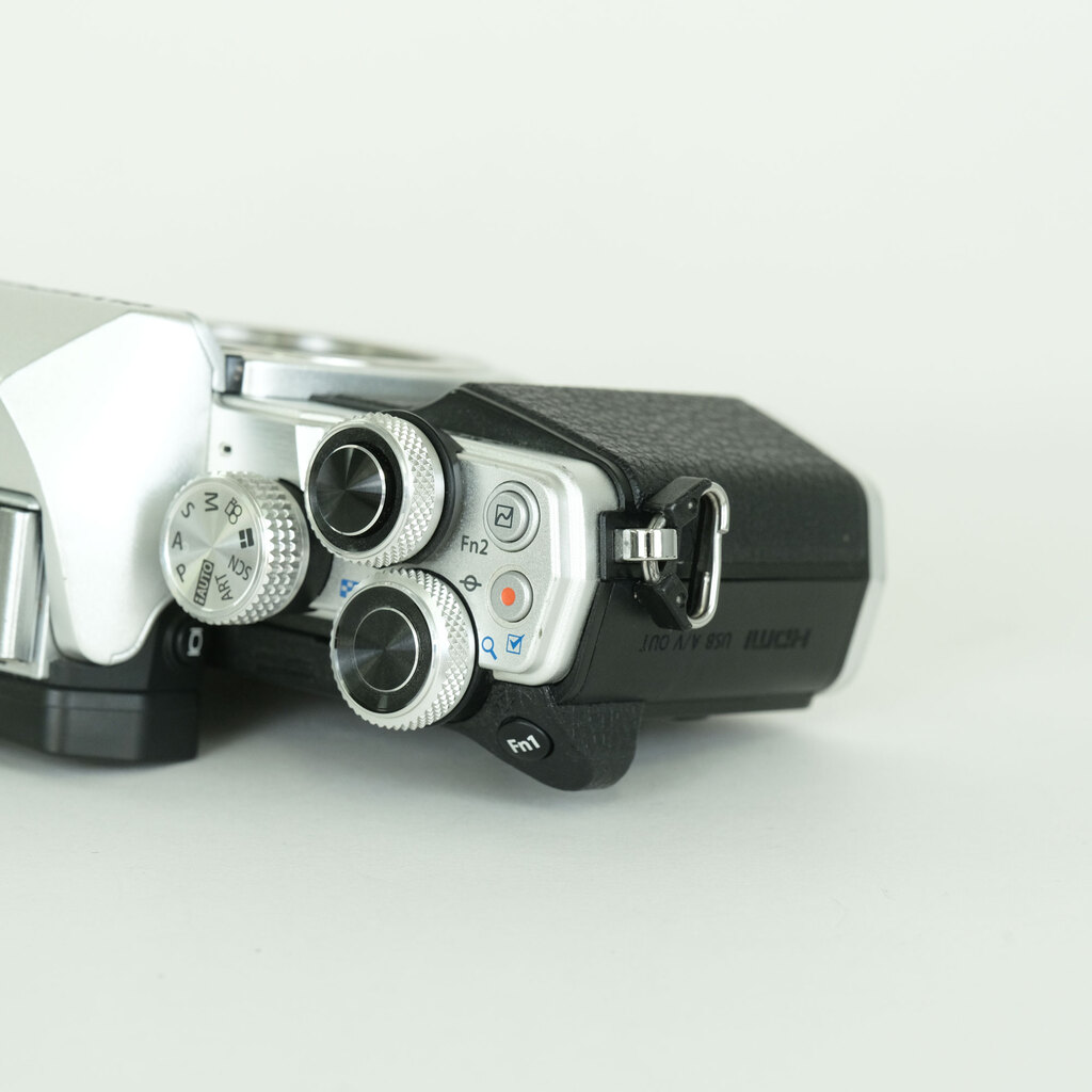 OLYMPUS OM-D E-M10 Mark II