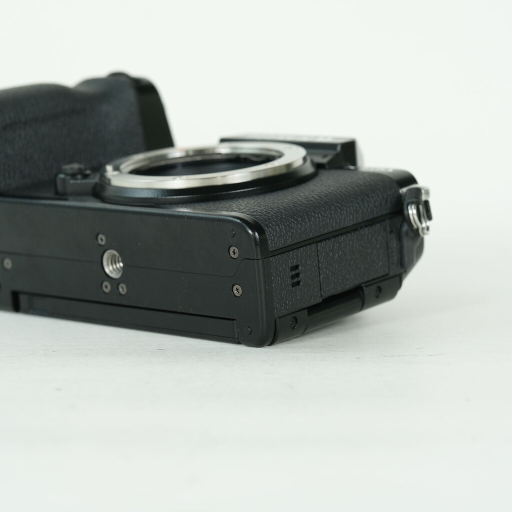 FUJIFILM X-S10 ボディ 元箱 ストラップ付 ショット数2,129回 FUJIFILM X-S10の出品 | ONE SCENE（ワンシーン）