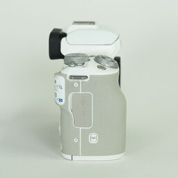 Canon EOS Kiss M2