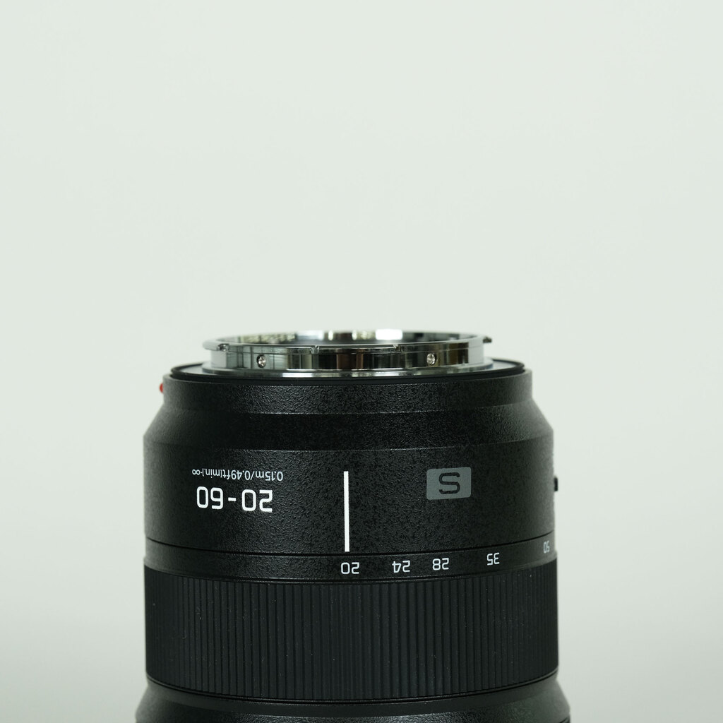 Panasonic LUMIX S 20-60mm F3.5-5.6 Panasonic LUMIX S 20-60mm F3.5-5.6