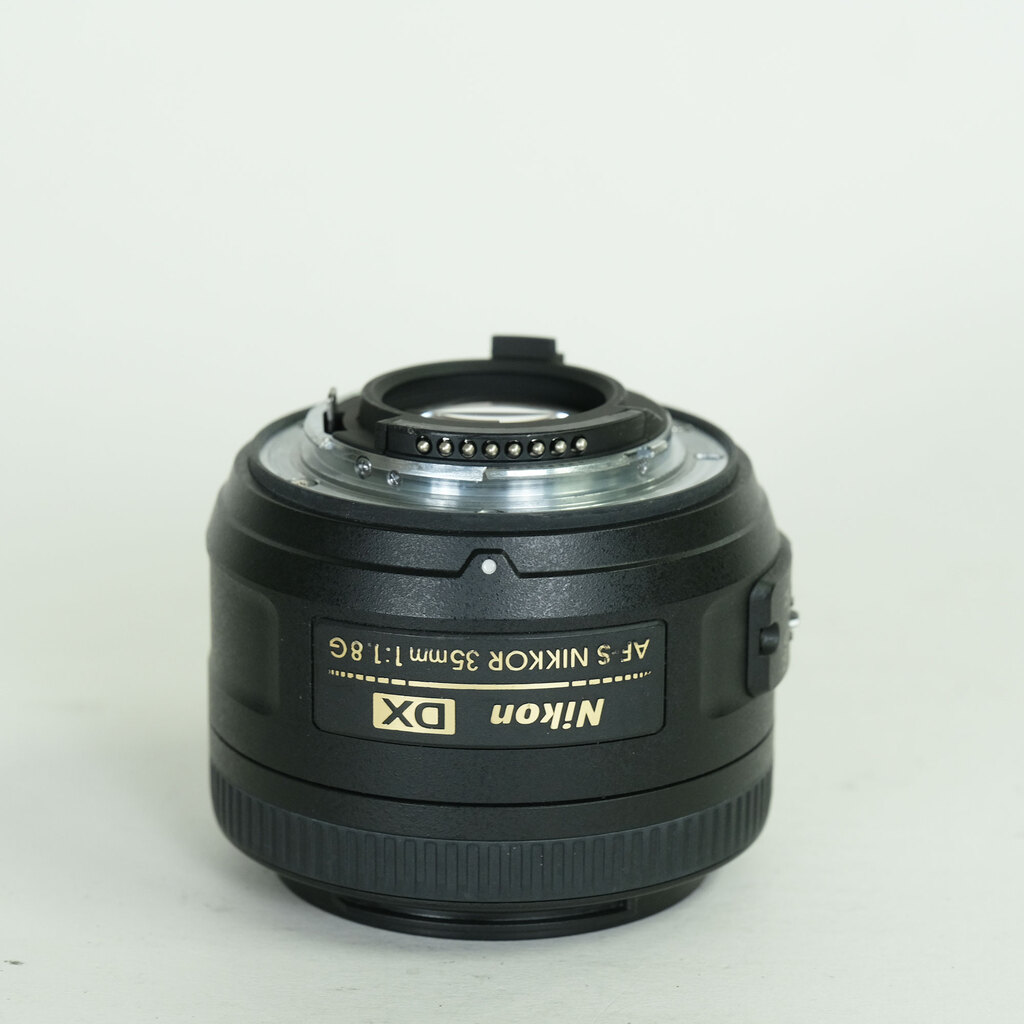 Nikon AF-S DX NIKKOR 35mm f/1.8G Nikon AF-S DX NIKKOR 35mm f/1.8G