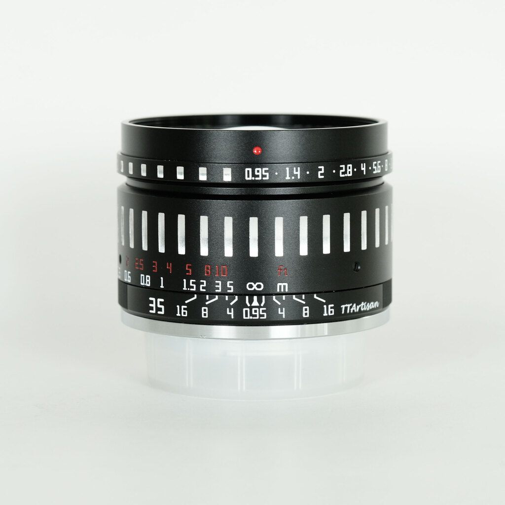 銘匠光学 TTArtisan 35mm F0.95 C (フジフイルムX用) ブラック×シルバー