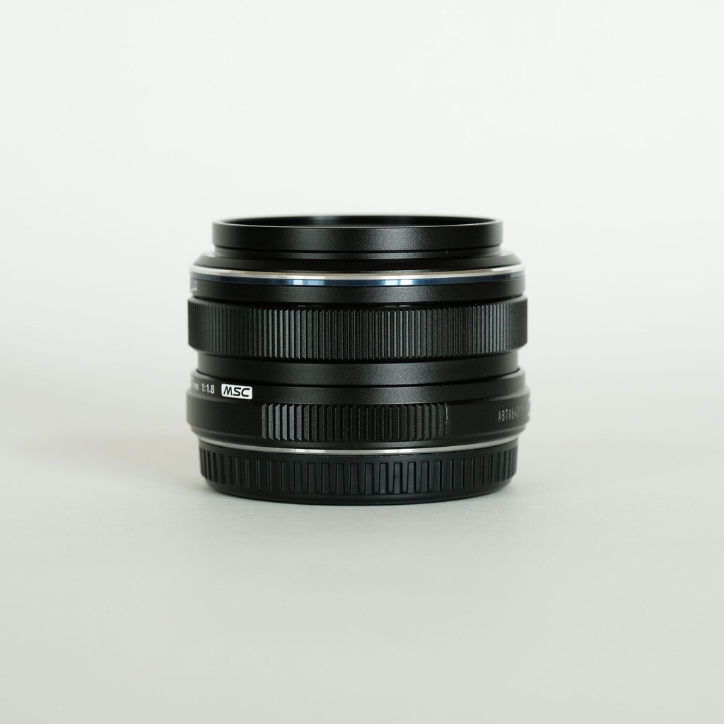 OLYMPUS M.ZUIKO DIGITAL 17mm F1.8