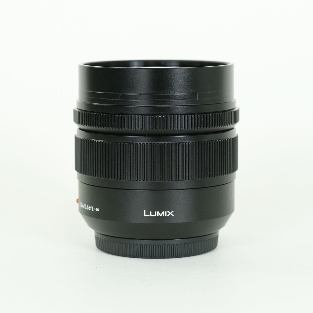 Panasonic LEICA DG SUMMILUX 12mm / F1.4 ASPH.