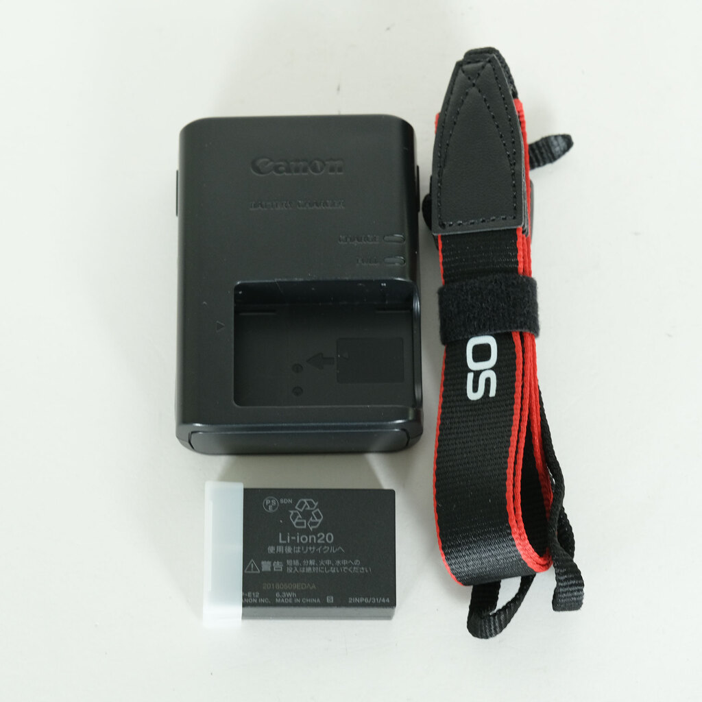 Canon EOS Kiss M Canon EOS Kiss M