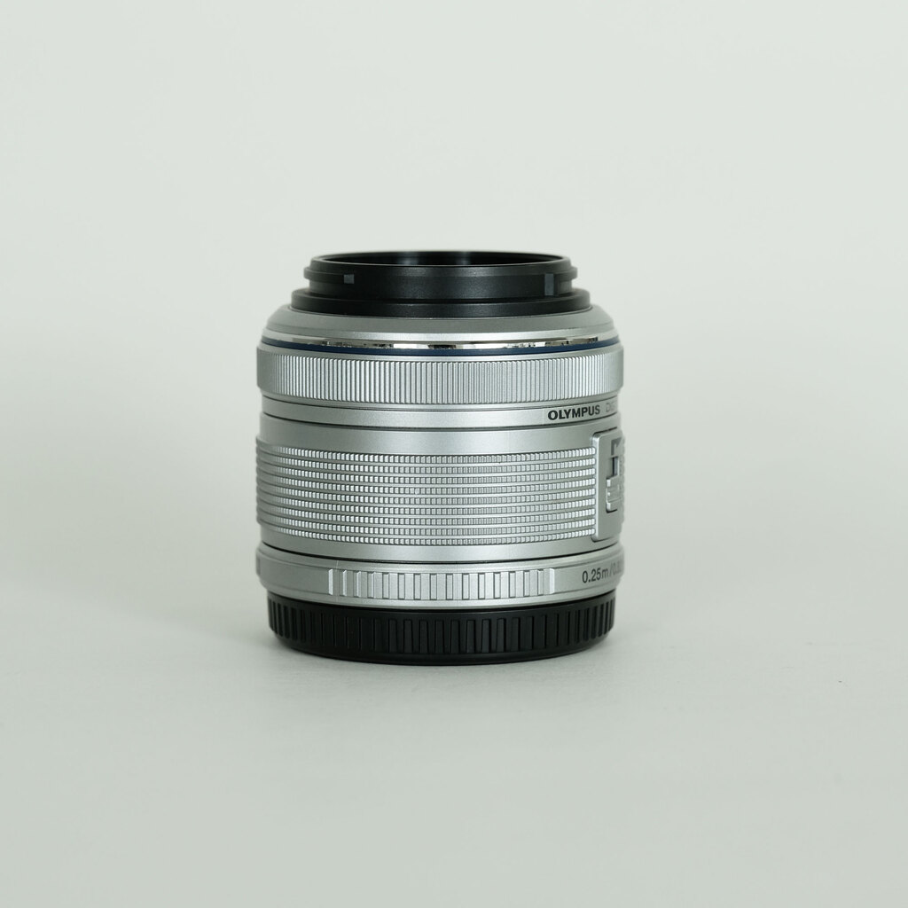 OLYMPUS M.ZUIKO DIGITAL 14-42mm F3.5-5.6IIR シルバー